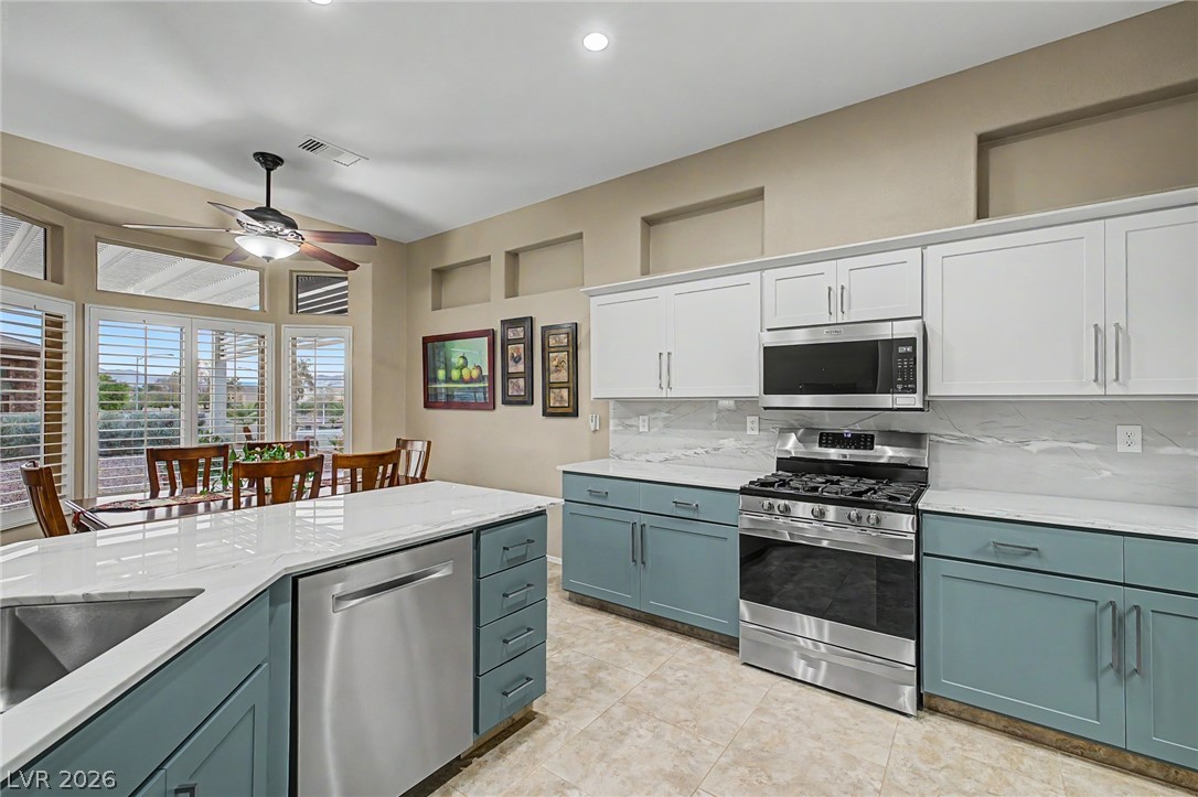 9904 Villa Ridge Drive Las Vegas, NV 89134 - Photo 4 of 35