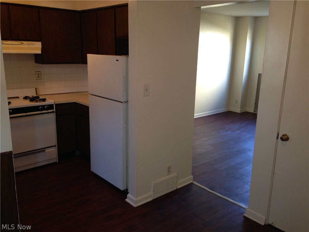 881 East Wilbeth Road Akron, OH 44306 - Photo 6 of 10 Gallery Image 6