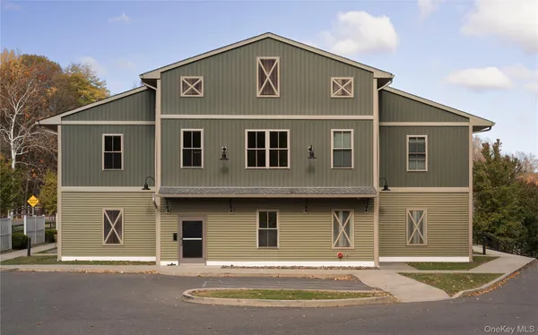 $265,000 | 128 Vineyard Avenue, Unit 201, Highland, NY 12528