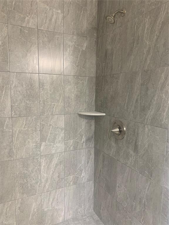 16201 Crider Road Brooksville, FL 34614 - Photo 12 of 18 a bathroom with a shower