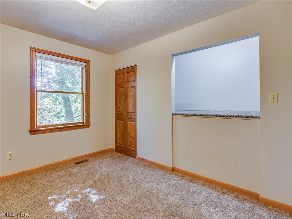 6644 Red Brush Road Ravenna, OH 44266 - Photo 23 of 35 Bedroom #3 has a lighted alcove. How will YOUR family use that?