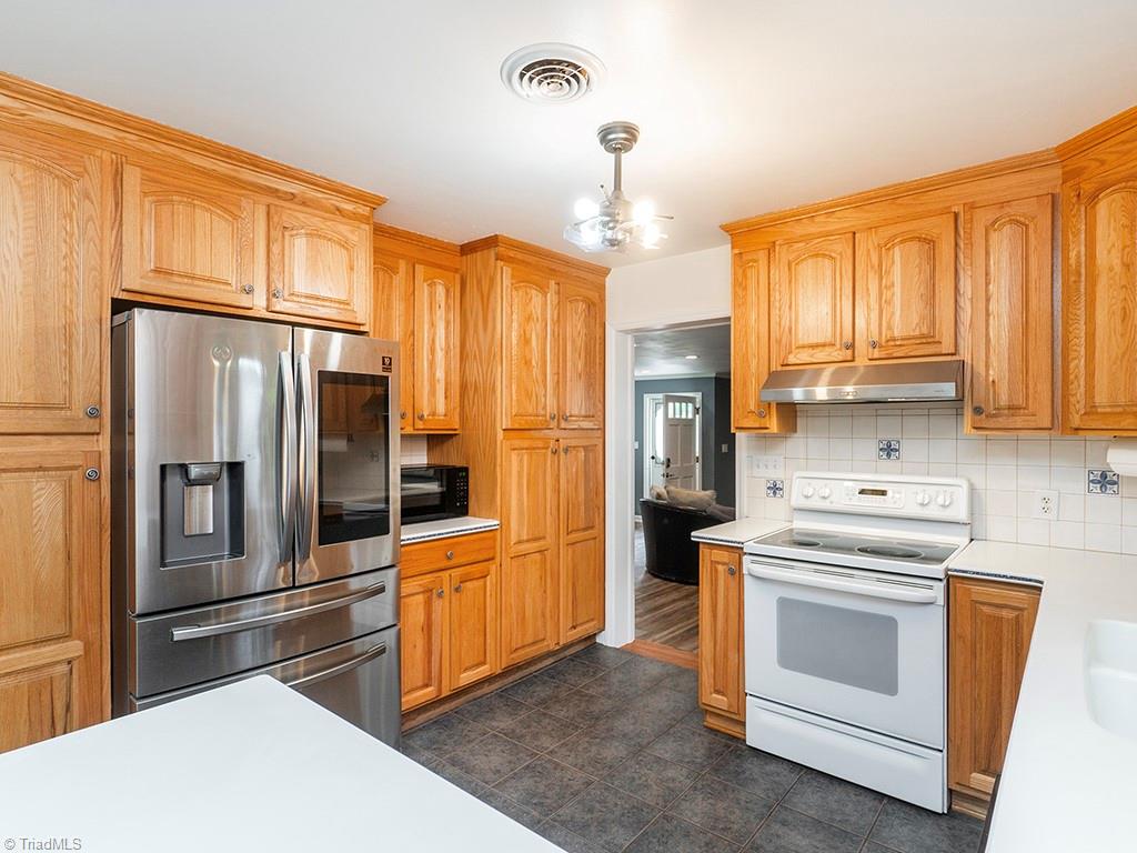 1311 Fleming Road Greensboro, NC 27410 - Photo 10 of 50