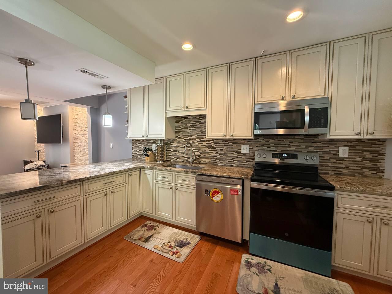 6415 Blarney Stone Court Springfield, VA 22152 - Photo 6 of 20