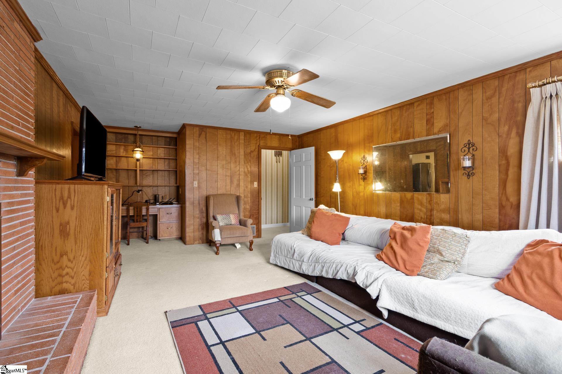 1026 Sunset Boulevard Clinton, SC 29325 - Photo 4 of 40