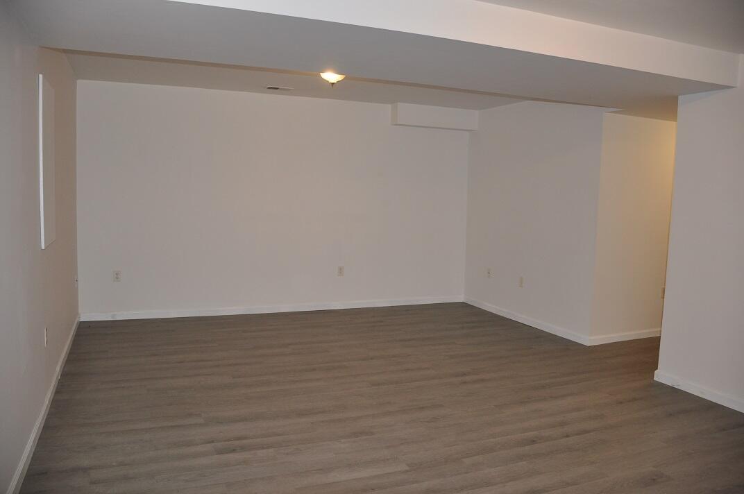 521 Pine Ridge Road Stroudsburg, PA 18360 - Photo 11 of 21 Living room