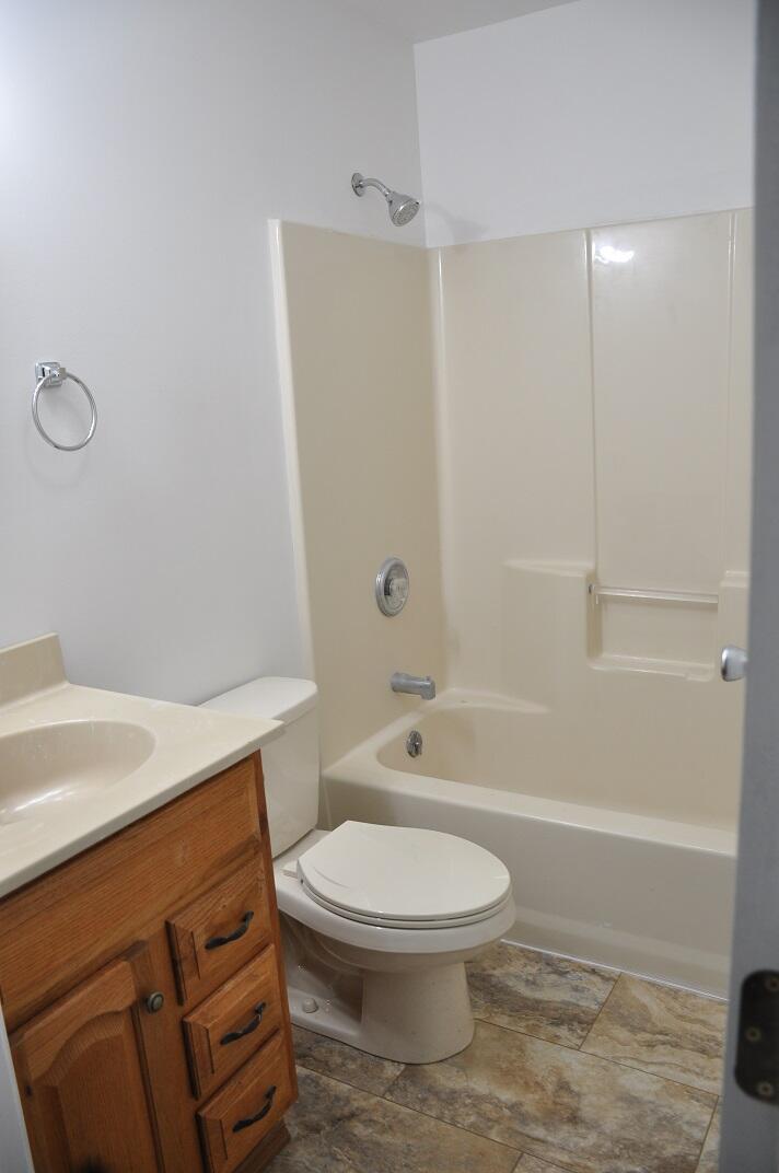 521 Pine Ridge Road Stroudsburg, PA 18360 - Photo 18 of 21 Main bathroom