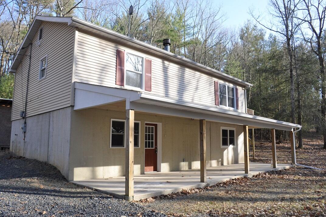 521 Pine Ridge Road Stroudsburg, PA 18360 - Photo 2 of 21 Angled front view