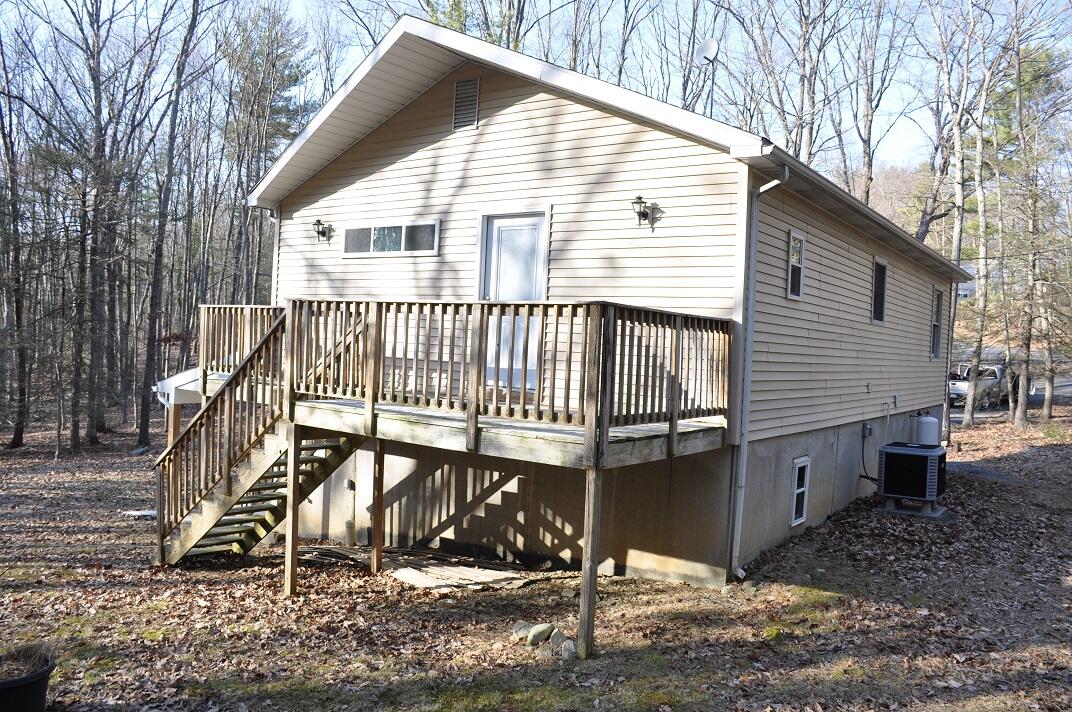 521 Pine Ridge Road Stroudsburg, PA 18360 - Photo 3 of 21 View of side and rear of house