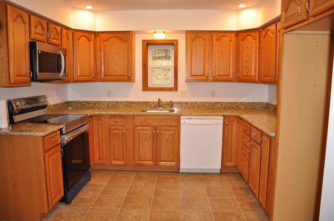 521 Pine Ridge Road Stroudsburg, PA 18360 - Photo 6 of 21 Kitchen view from dining room