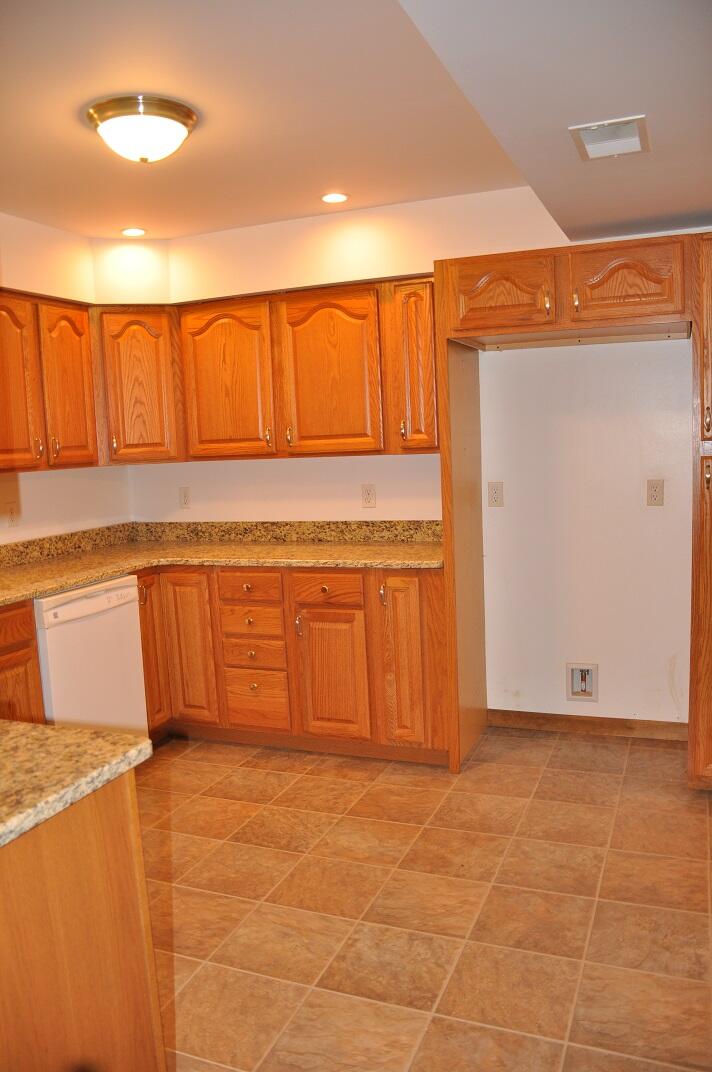 521 Pine Ridge Road Stroudsburg, PA 18360 - Photo 7 of 21 Kitchen view 2