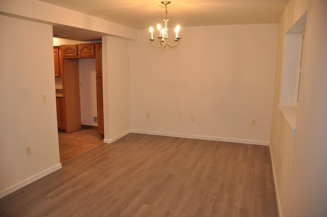 521 Pine Ridge Road Stroudsburg, PA 18360 - Photo 9 of 21 Dining room