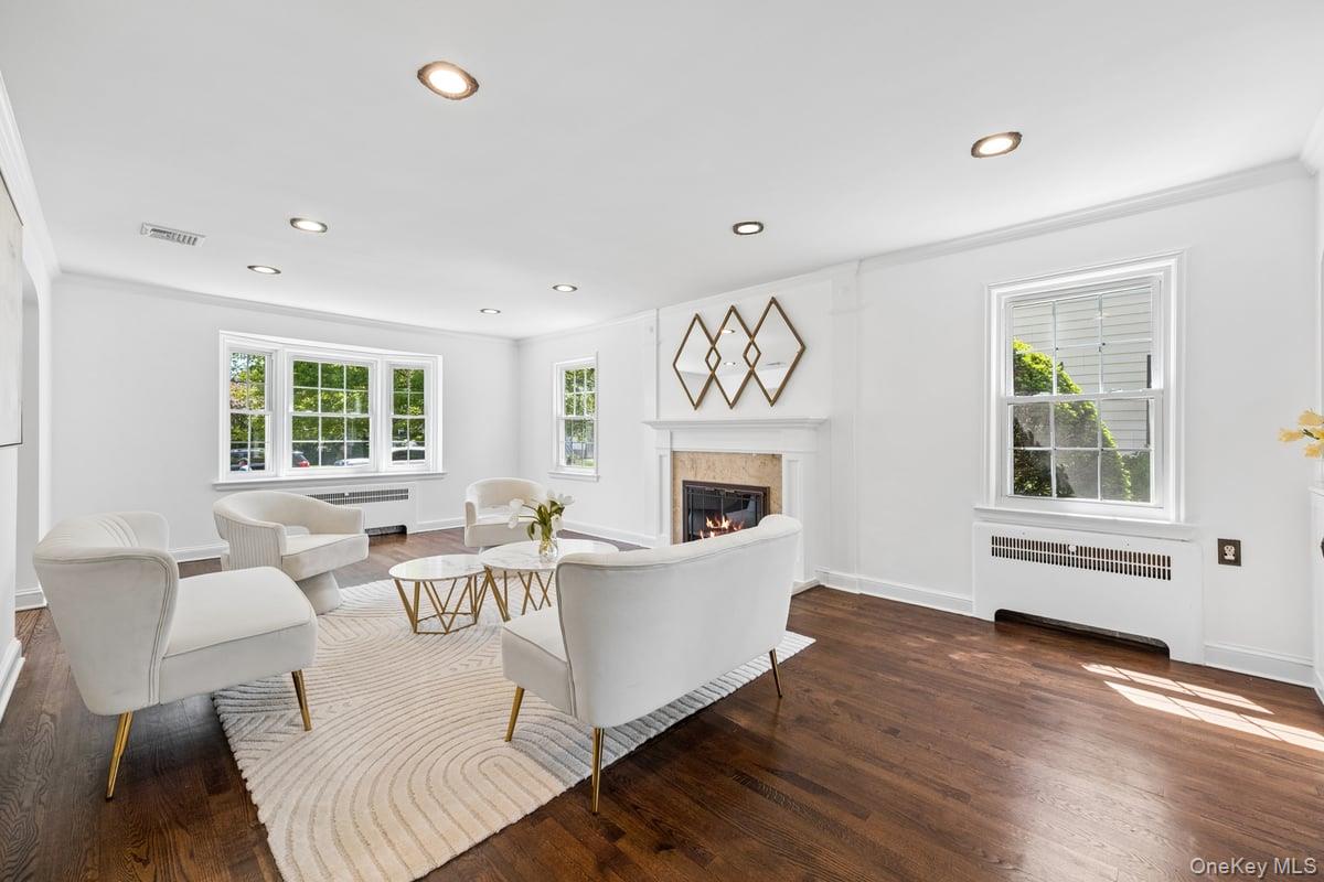 35 Berrian Road New Rochelle, NY 10804 - Photo 4 of 23