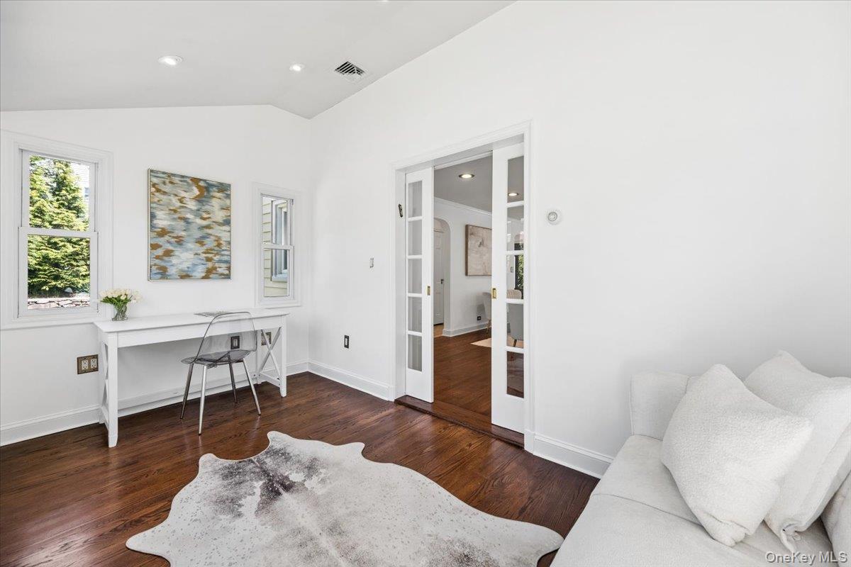 35 Berrian Road New Rochelle, NY 10804 - Photo 6 of 23