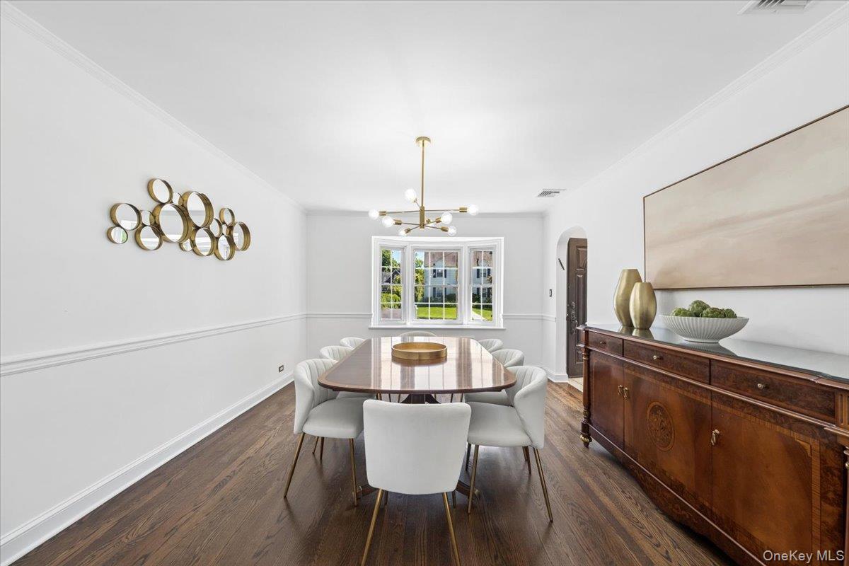 35 Berrian Road New Rochelle, NY 10804 - Photo 7 of 23