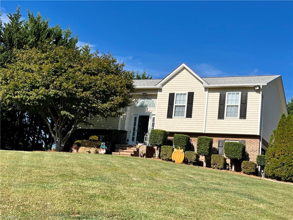 1070 Capella Ridge Road King, NC 27021 - Photo 5 of 50