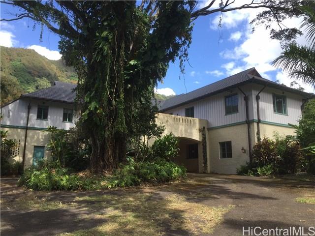 3860 Old Pali Road Honolulu, HI 96817 - Photo 1 of 1 a front view of a house with garden