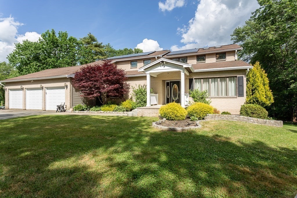 47 Flagg Swamp Road Freetown, MA 02717 - Photo 3 of 41 Gallery Image 3