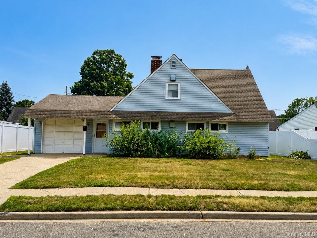 44 Mallard Road Levittown, NY 11756 - Photo 1 of 9