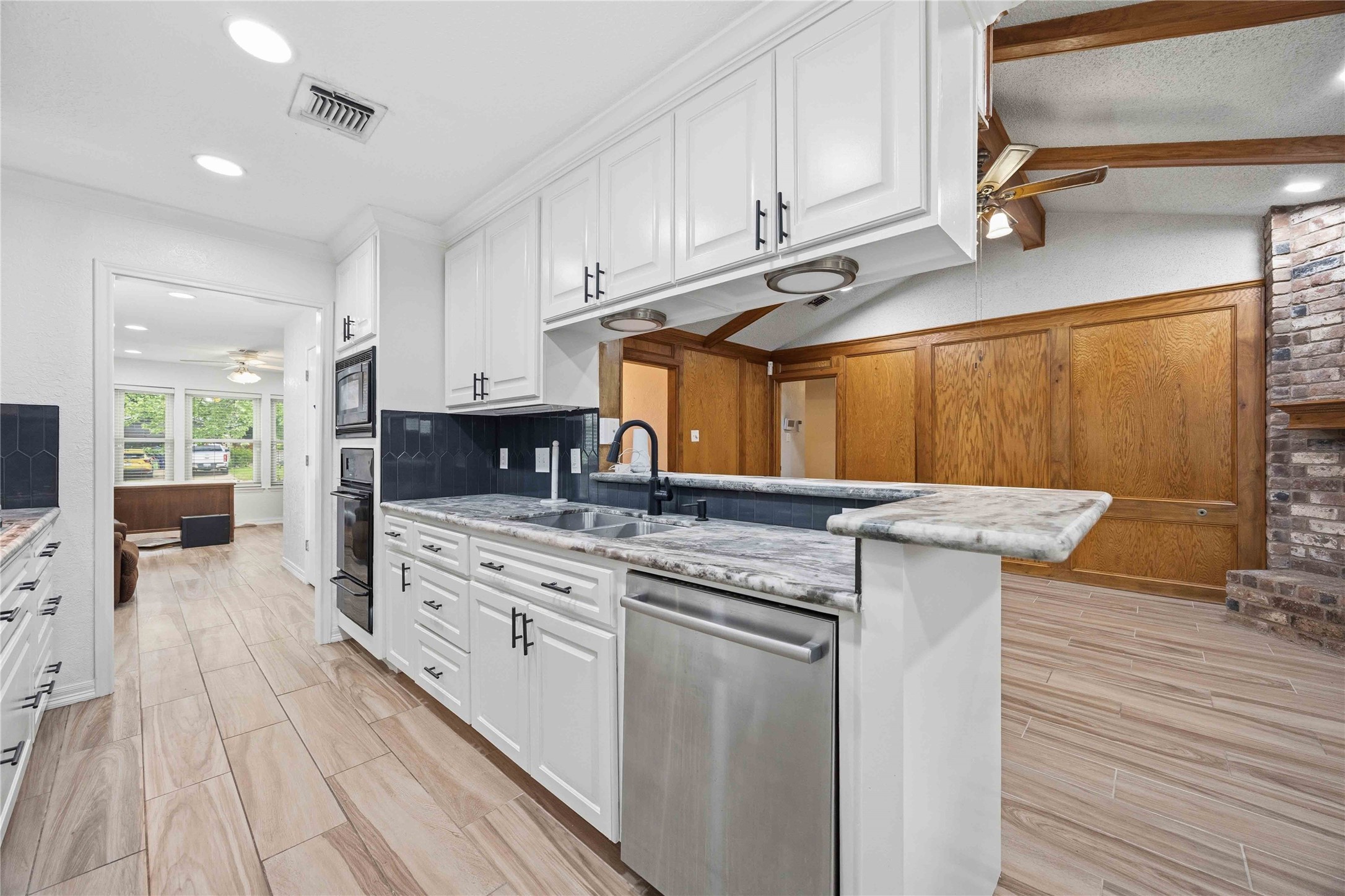 154 Evanston Street Houston, TX 77015 - Photo 9 of 20