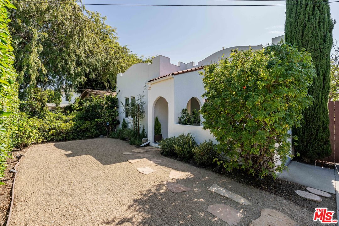 239 North Everett Street Glendale, CA 91206 - Photo 1 of 26