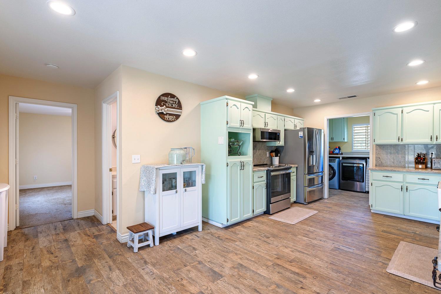 5741 Elwood Road Sanger, CA 93657 - Photo 15 of 71 Kitchen