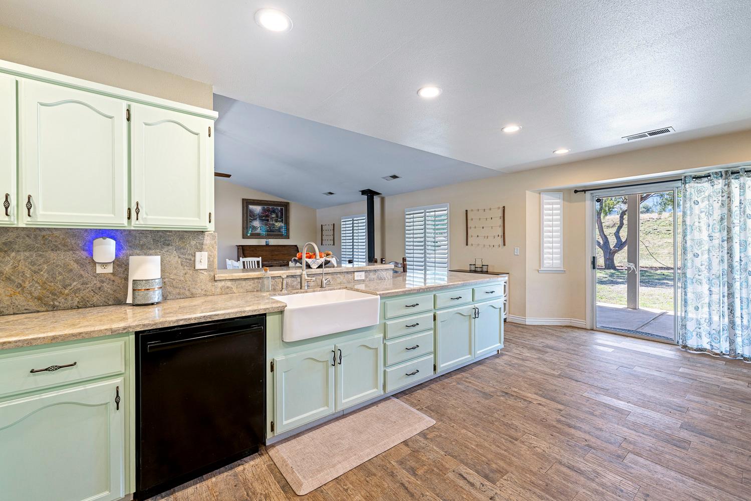 5741 Elwood Road Sanger, CA 93657 - Photo 17 of 71 Kitchen