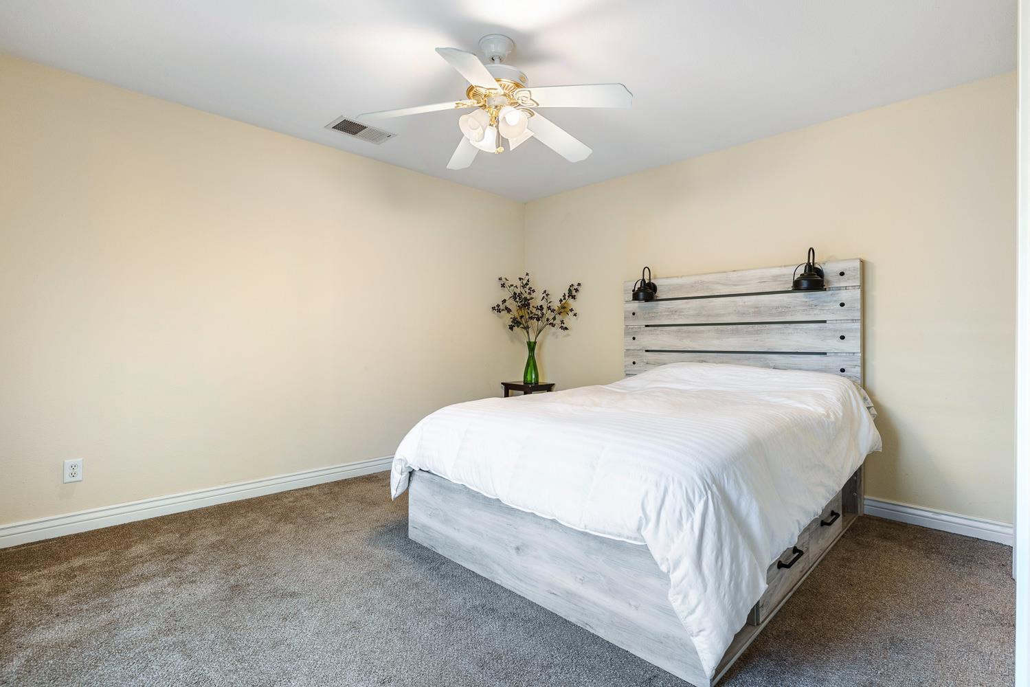 5741 Elwood Road Sanger, CA 93657 - Photo 23 of 71 Isolated Bedroom