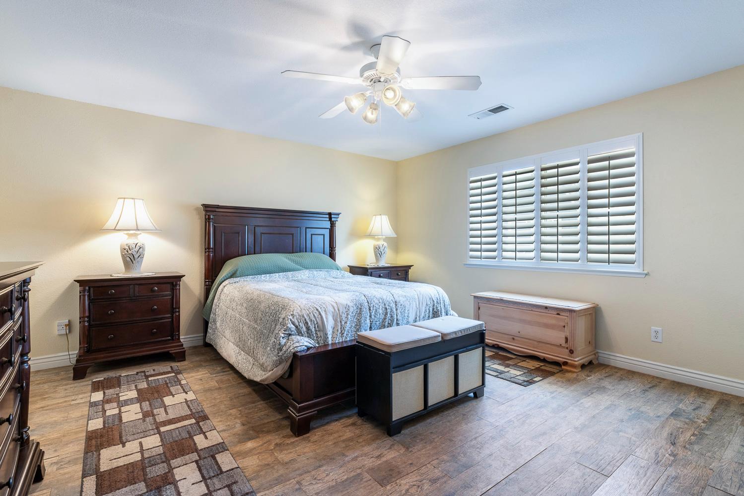 5741 Elwood Road Sanger, CA 93657 - Photo 29 of 71 Primary Suite