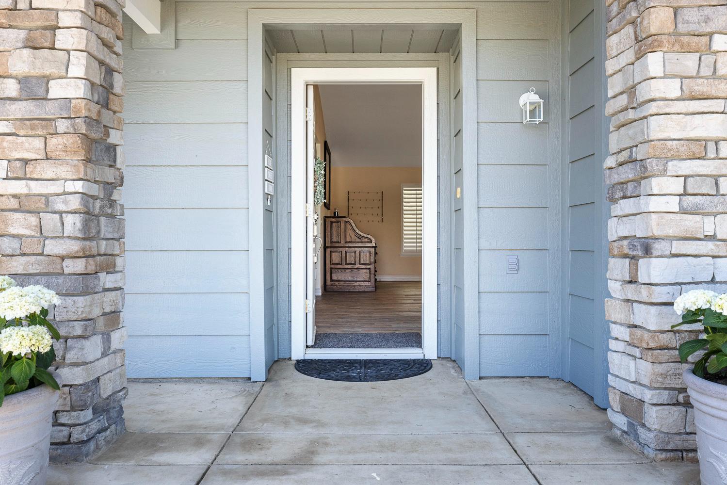 5741 Elwood Road Sanger, CA 93657 - Photo 7 of 71 Entry