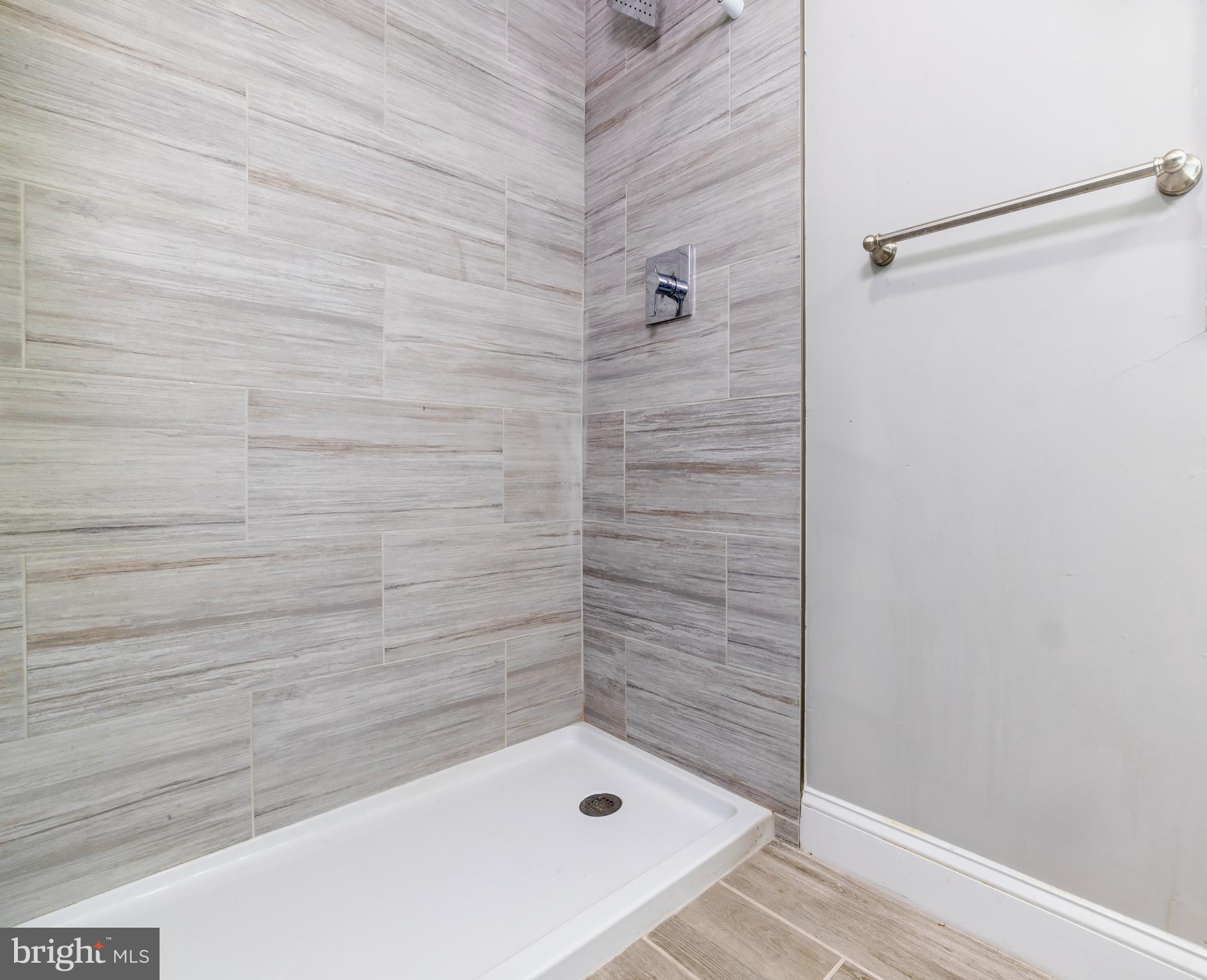 16 Midvale Lane Willingboro, NJ 08046 - Photo 20 of 29 Primary Shower