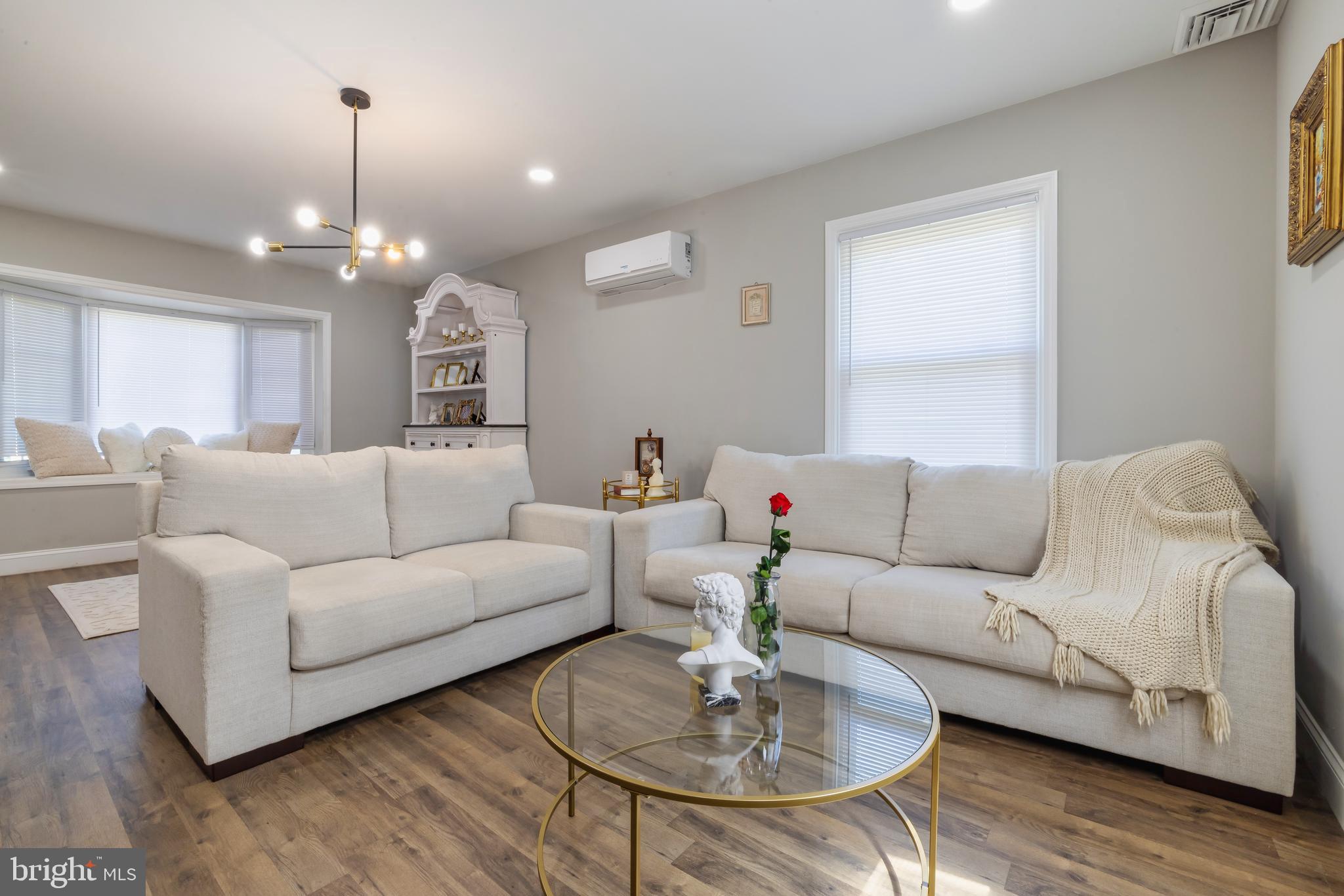 16 Midvale Lane Willingboro, NJ 08046 - Photo 5 of 29 Liviing Room