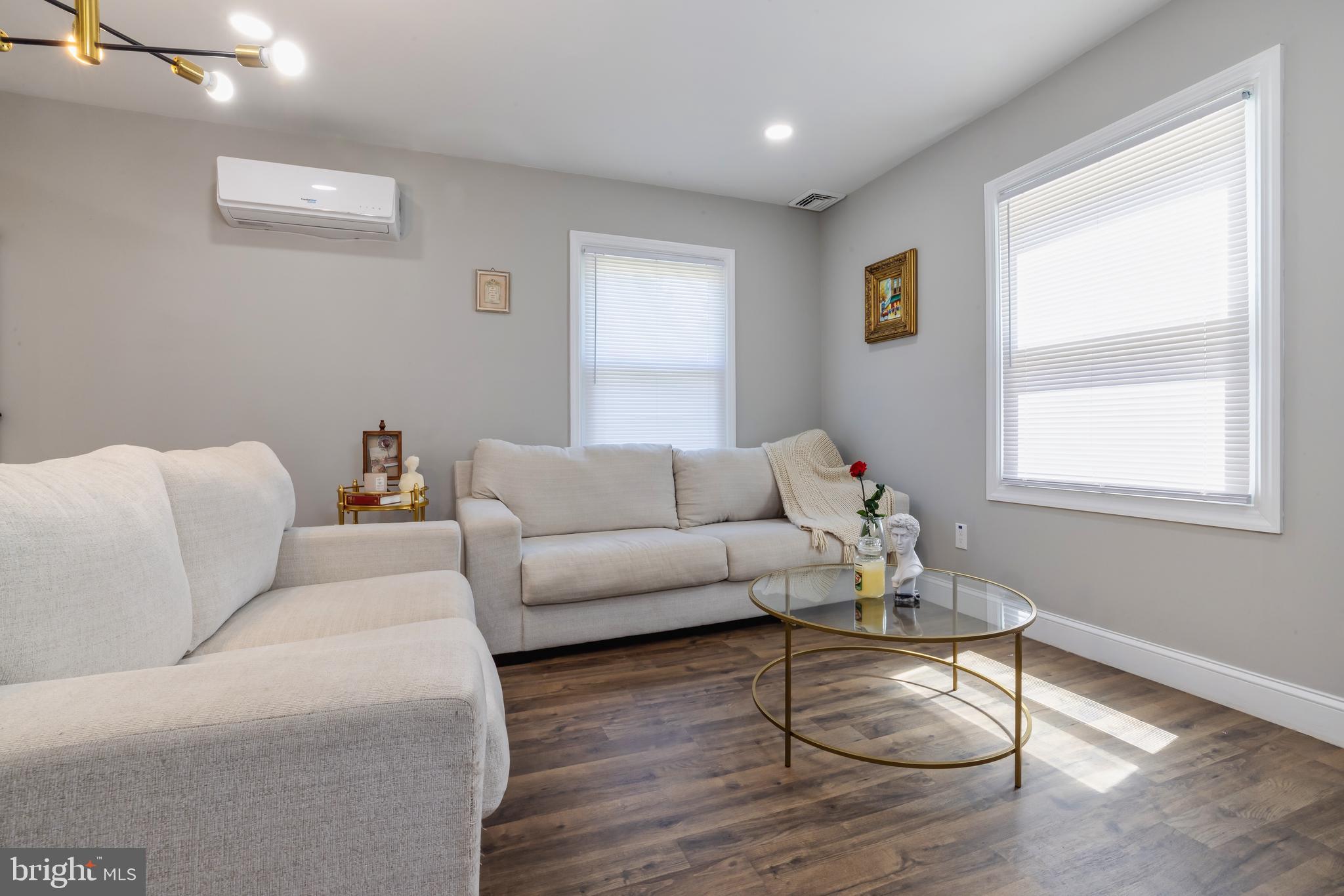 16 Midvale Lane Willingboro, NJ 08046 - Photo 6 of 29 Living Room