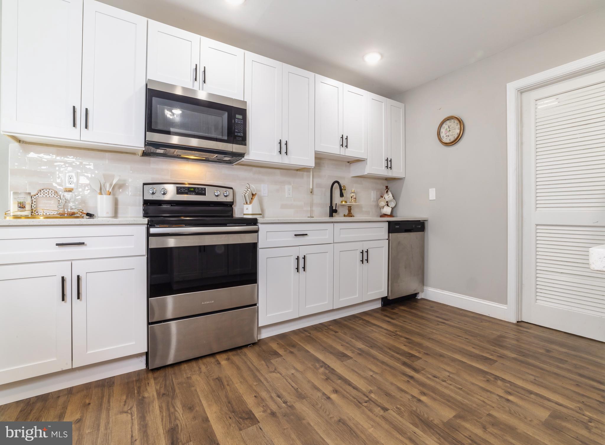 16 Midvale Lane Willingboro, NJ 08046 - Photo 7 of 29 Kitchen
