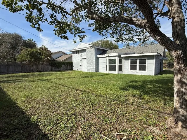 $2,025 | 108 Park Place, Portland, TX 78374