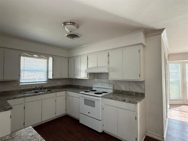 $2,025 | 108 Park Place, Portland, TX 78374