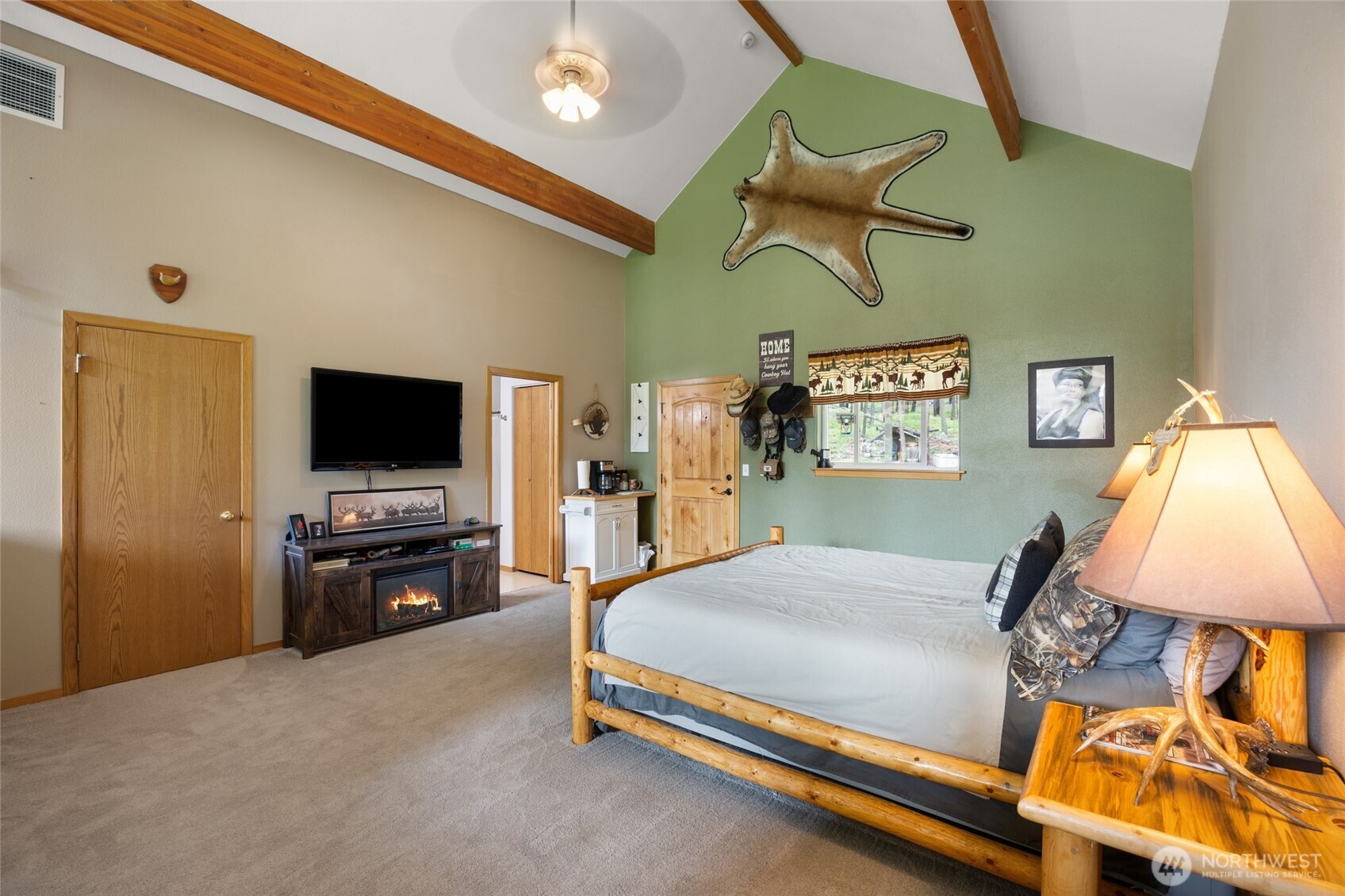 11125 Entiat River Road Entiat, WA 98822 - Photo 26 of 40 a bedroom with a bed and a flat tv screen on dresser