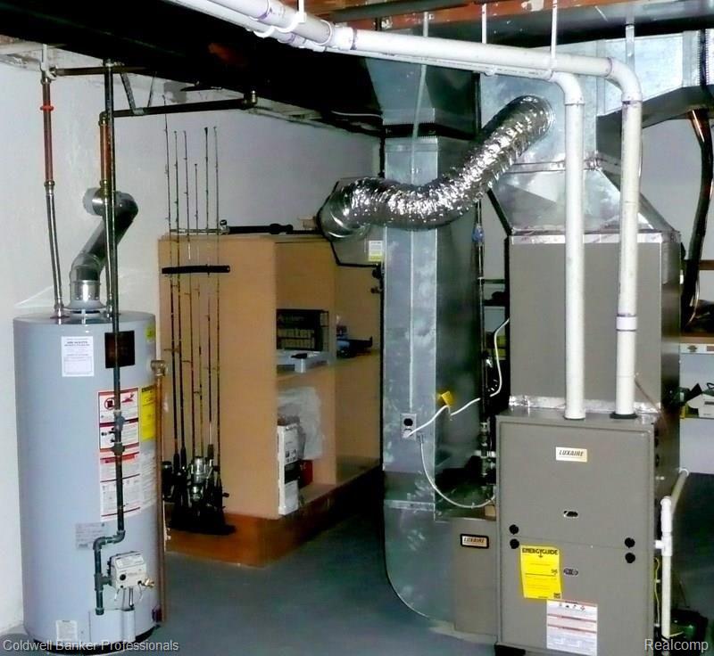 457 Lexington Drive Rochester, MI 48307 - Photo 25 of 34 Newer Energy Efficient Gas Forced Air Furnace & Hot Water Heater!