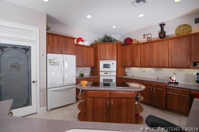 1605 Southwest Dyer Point Road Palm City, FL 34990 - Photo 3 of 19 Kitchen.