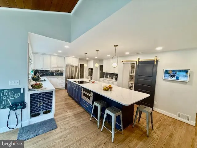 a view of that has washer and dryer