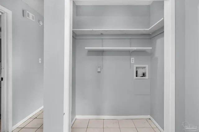 $1,200 | 3353 Green Briar Circle, Unit B, Gulf Breeze, FL 32563