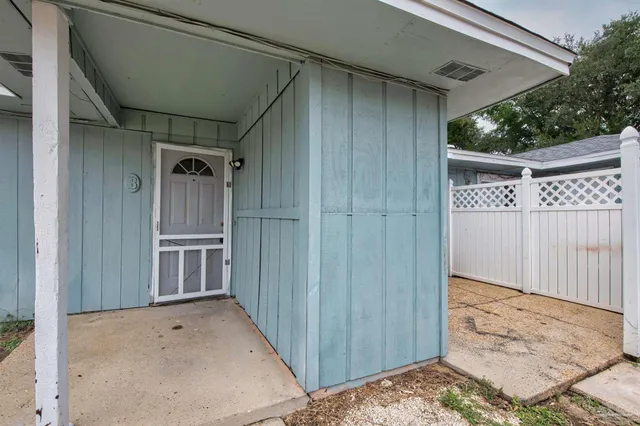 $1,200 | 3353 Green Briar Circle, Unit B, Gulf Breeze, FL 32563