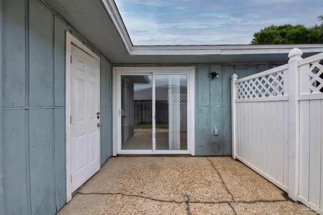 $1,200 | 3353 Green Briar Circle, Unit B, Gulf Breeze, FL 32563