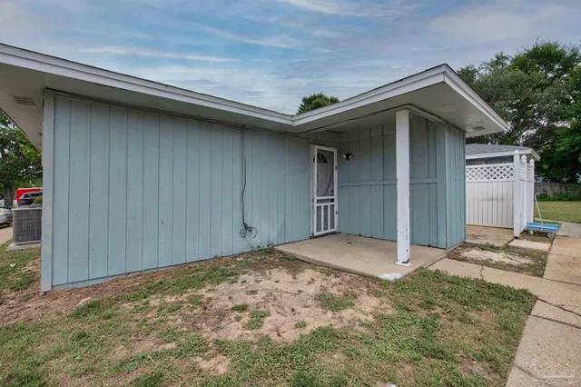 $1,200 | 3353 Green Briar Circle, Unit B, Gulf Breeze, FL 32563