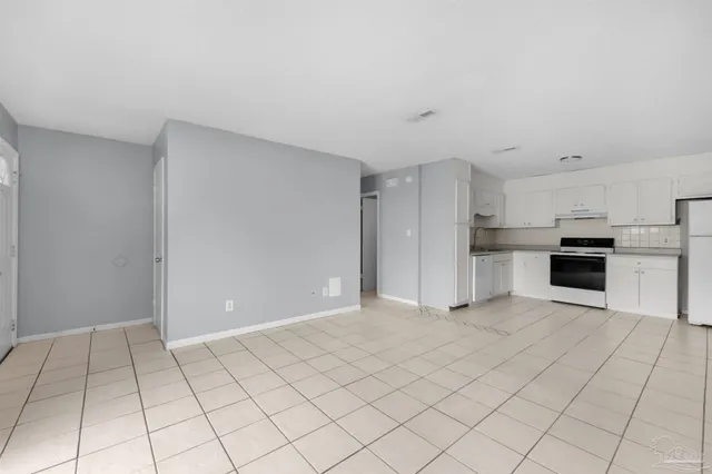 $1,200 | 3353 Green Briar Circle, Unit B, Gulf Breeze, FL 32563