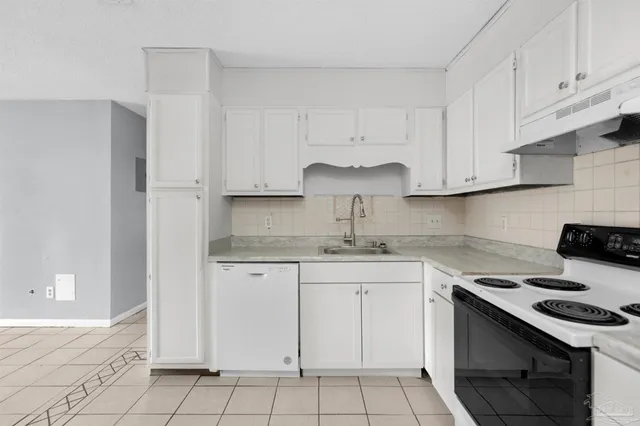 $1,200 | 3353 Green Briar Circle, Unit B, Gulf Breeze, FL 32563