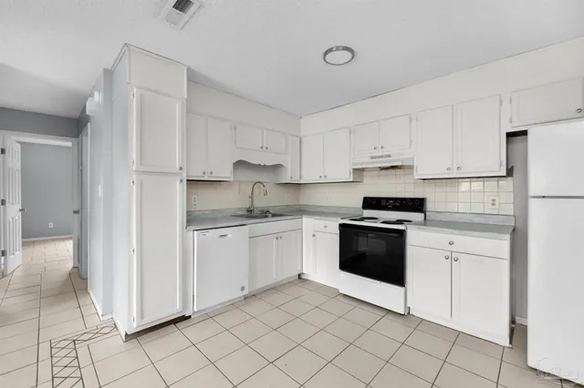 $1,200 | 3353 Green Briar Circle, Unit B, Gulf Breeze, FL 32563