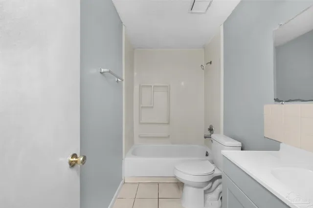 $1,200 | 3353 Green Briar Circle, Unit B, Gulf Breeze, FL 32563