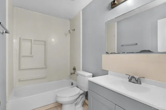 $1,200 | 3353 Green Briar Circle, Unit B, Gulf Breeze, FL 32563