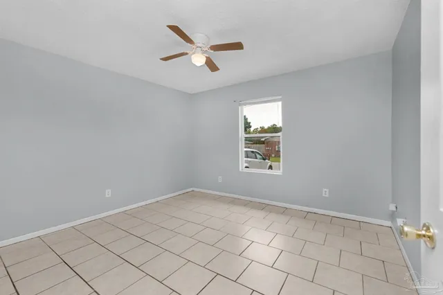 $1,200 | 3353 Green Briar Circle, Unit B, Gulf Breeze, FL 32563