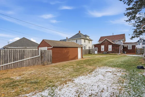 $99,900 | 411 39th Street, Moline, IL 61265